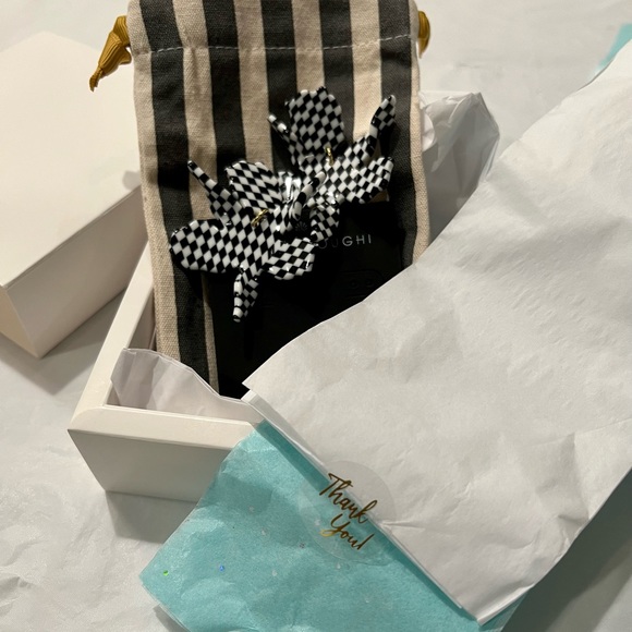 Lele Sadoughi small cutie earrings π! - Picture 1 of 1